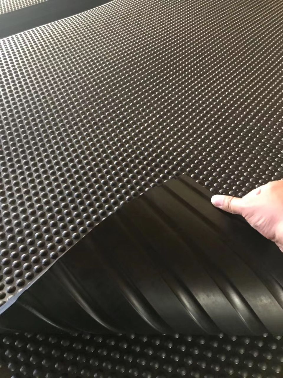 Stable Rubber Mat - حصيرة مطاطية للإسطبل