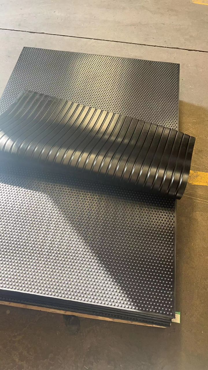 Stable Rubber Mat - حصيرة مطاطية للإسطبل