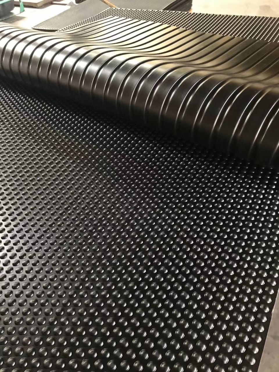Stable Rubber Mat - حصيرة مطاطية للإسطبل